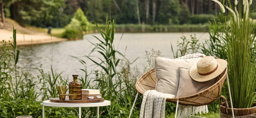 Stylish,Composition,Of,Outdoor,Garden,On,The,Lake,With,Design