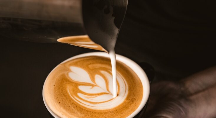 Aesthetic,Brew:,Embracing,Latte,Art,In,Full,Pour